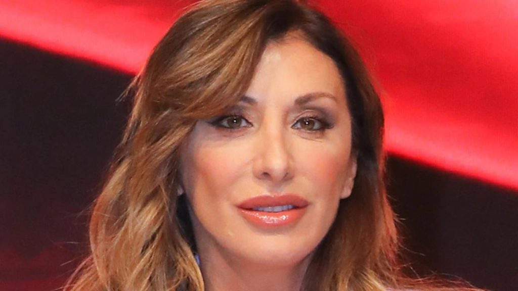 Sabrina Salerno La Posizione Dellartista Lascia I Fan A Bocca Aperta Dietro Di Lei Un Vero 5238