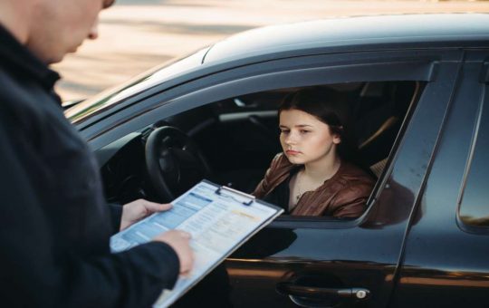 Guidare una macchina intestata ad altri - fonte: depositphotos.com - giornalemotori.it