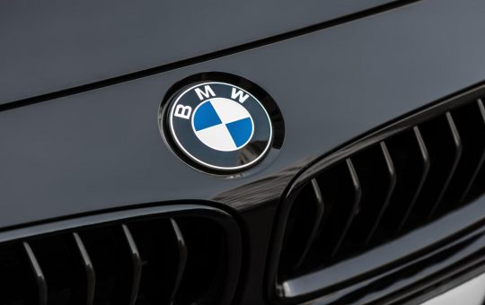 Il logo della BMW - fonte depositphotos.com - giornalemotori.it