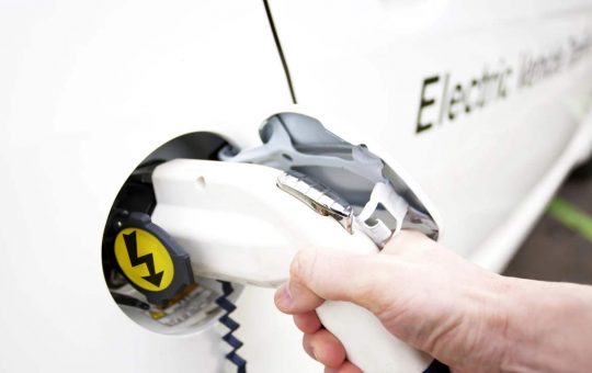 elettrica carburante batteria - Depositphotos.com - giornalemotori.it