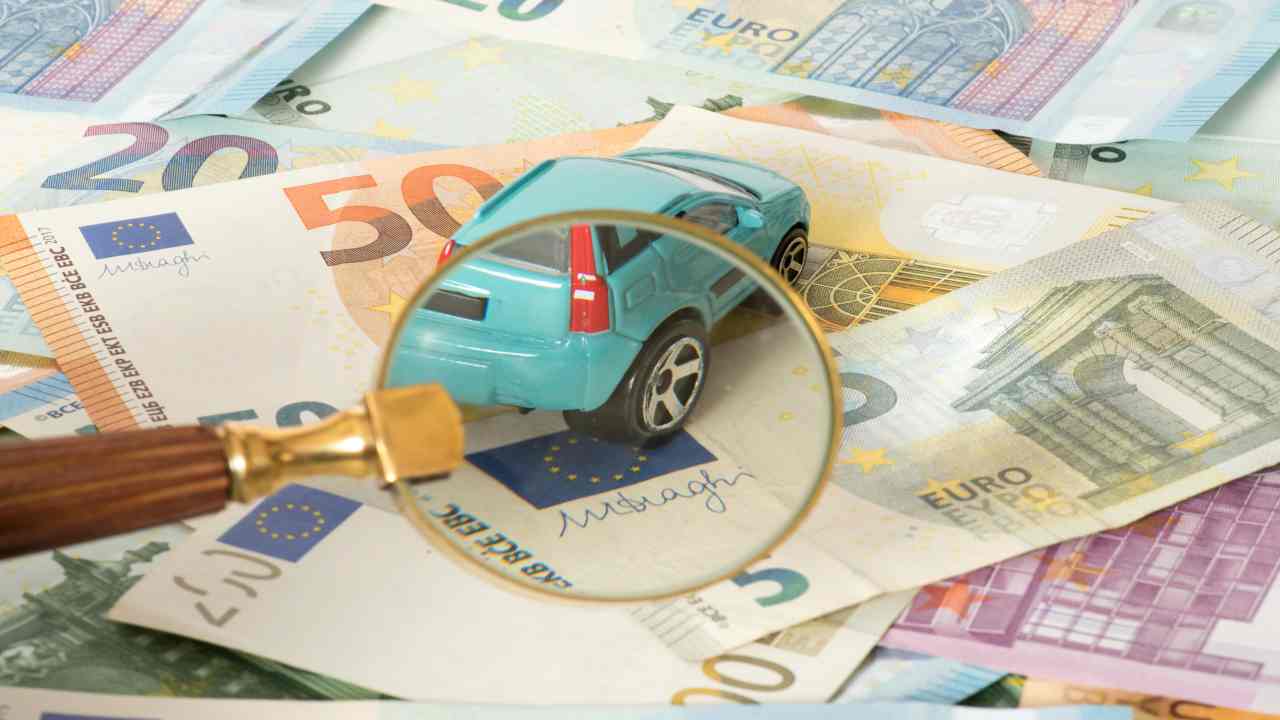 Bollo auto a 40 € - fonte depositphotos.com - giornalemotori.it