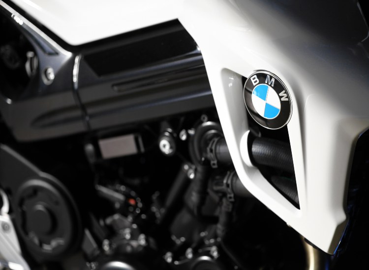 Il dettaglio di una moto della BMW - fonte depositphotos.com - giornalemotori.it