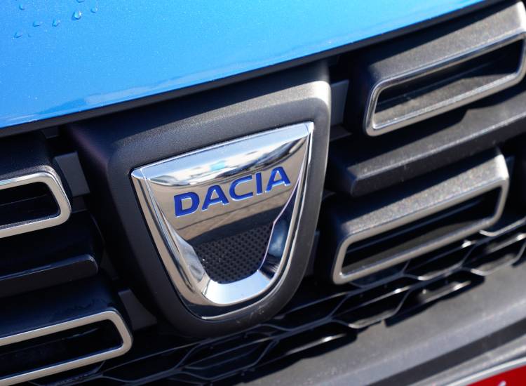 Il logo della Dacia - fonte depositphotos.com - giornalemotori.it