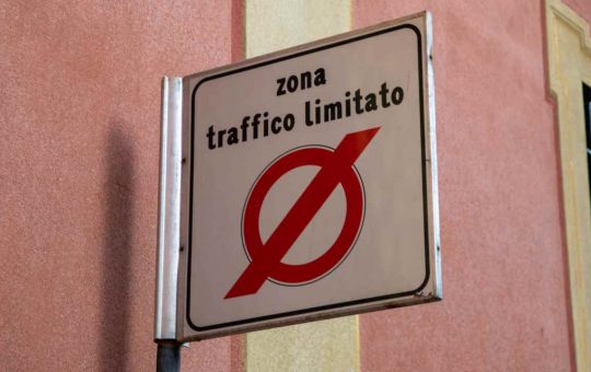 Le nuove regole per le zone a traffico limitato - fonte depositphotos.com - giornalemotori.it