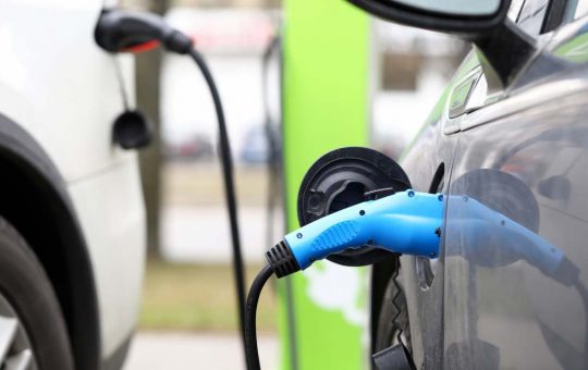 Nuova ricarica più veloce per le auto elettriche - fonte depositphotos.com - giornalemotori.it