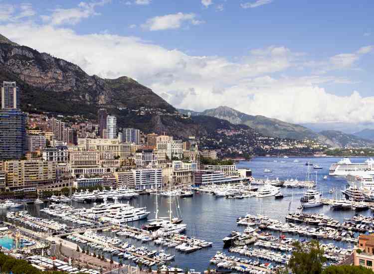 Un panorama del Principato di Monaco - fonte depositphotos.com - giornalemotori.it