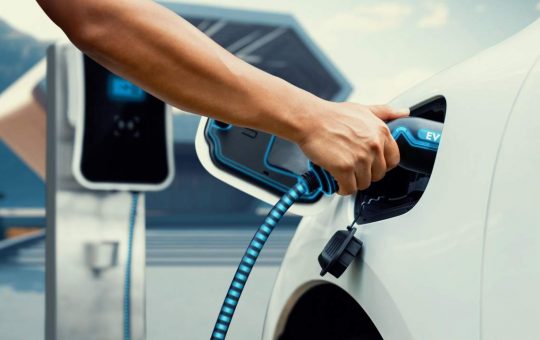 Auto elettrica, una batteria con autonomia record - fonte stock.adobe - giornalemotori.it