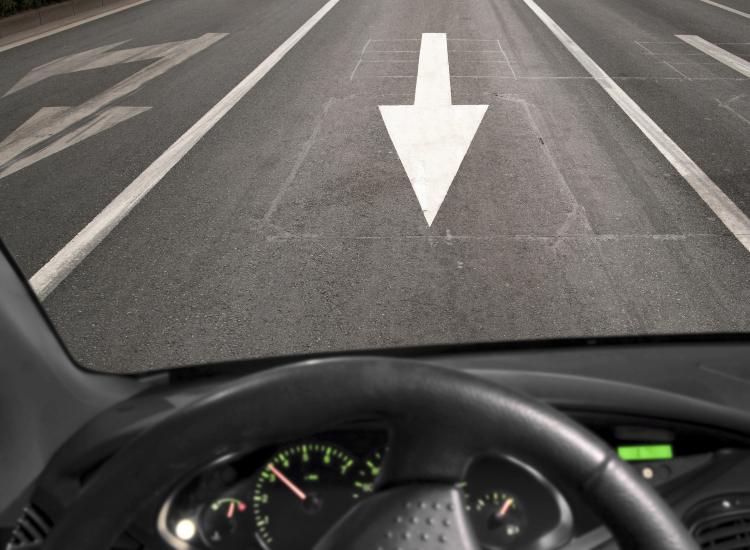 Guidare contromano in autostrada, la multa - fonte depositphotos.com - giornalemotori.it