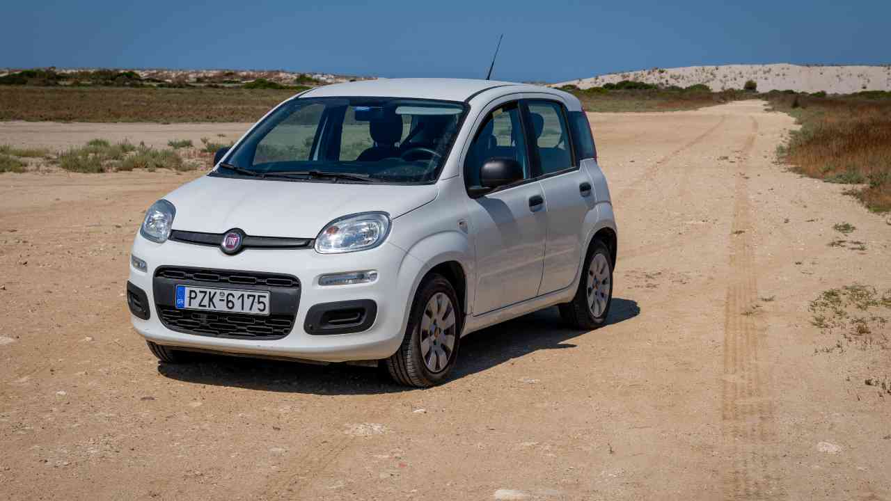 La Fiat Panda ora costa le metà di prima - fonte stock.adobe - giornalemotori.it