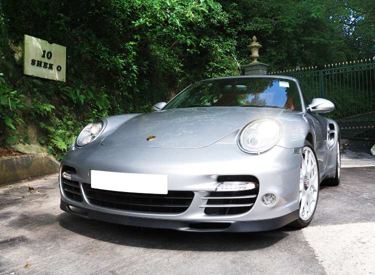 La foto di una Porsche 911 Turbo - fonte depositphotos.com - giornalemotori.it