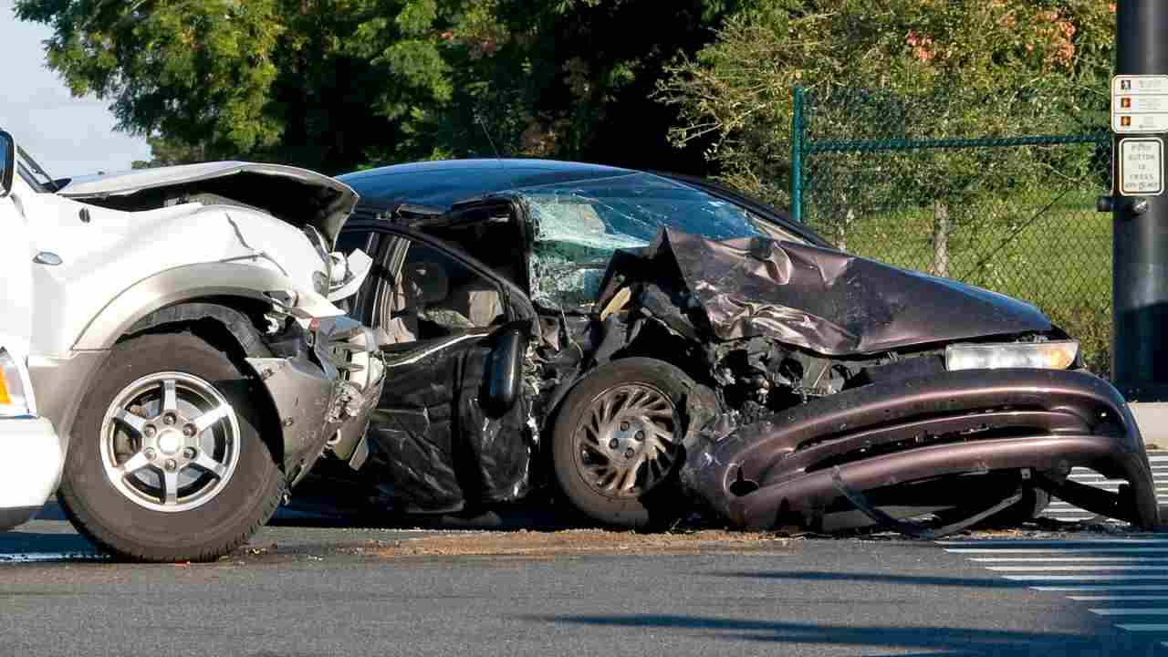 Un crash test a 150 chilometri orari - fonte depositphotos.com - giornalemotori.it