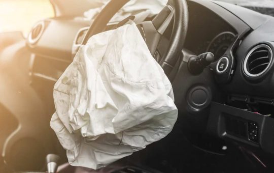 Airbag difettosi, resti a piedi per sei mesi - fonte stock.adobe - giornalemotori.it