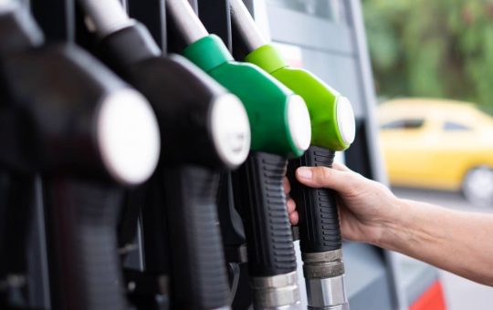Benzina e diesel, prezzi alle stelle a fine giugno - fonte stock.adobe - giornalemotori.it