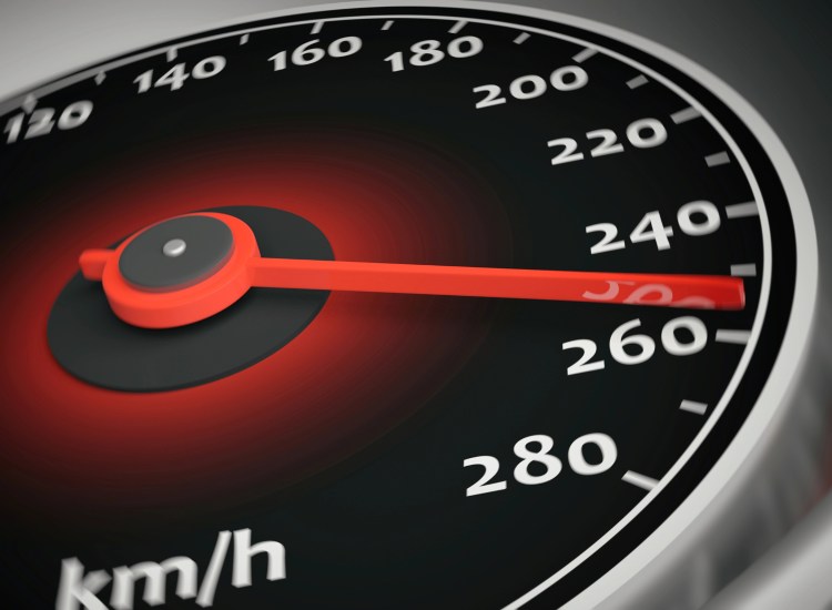 Hastighetsbegränsaren är obligatorisk från 7 juli - Source Depositphotos.com - ufficiomotori.it