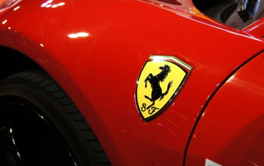 La Ferrari made in Cina - fonte stock.adobe - giornalemotori.it