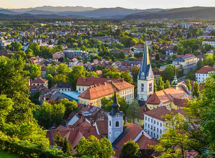 Lubiana, la capitale della Slovenia - fonte depositphotos.com - giornalemotori.it