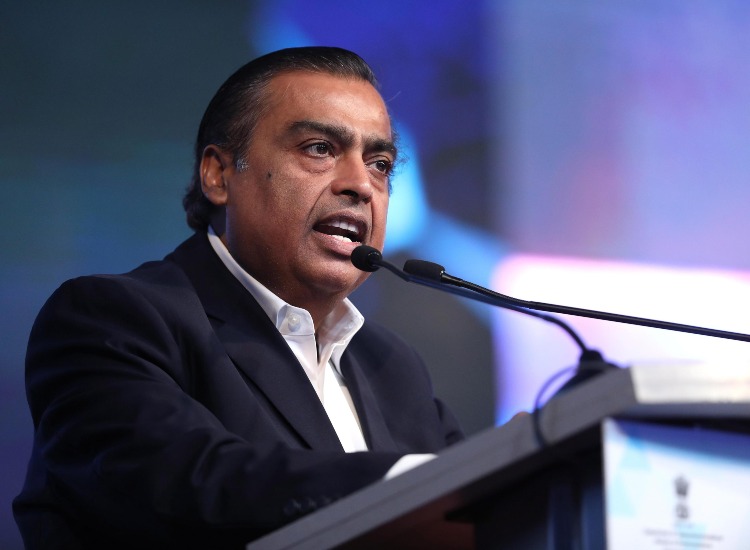 Mukesh Ambani, l'uomo più ricco in India - fonte Ansa Foto - giornalemotori.it