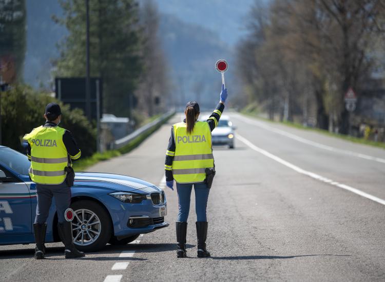 Posto di blocco, stai attento a quello che fai - fonte depositphotos.com - giornalemotori.it