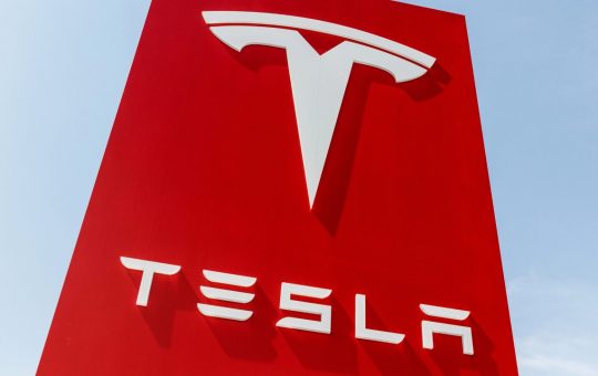 Tesla dà il via alla guida autonoma - fonte depositphotos.com - giornalemotori.it