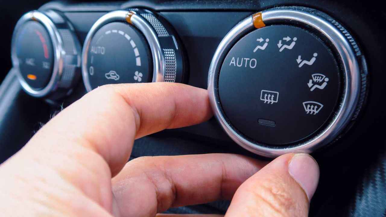 Aria condizionata auto, non accenderla - fonte stock.adobe - giornalemotori.it