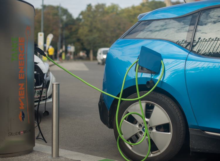 Auto elettriche, come evitare la truffa delle ricariche - fonte depositphotos.com - giornalemotori.it