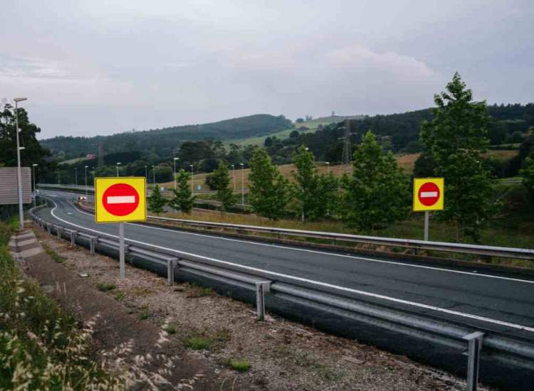 Autostrada, non guidare mai contromano - fonte iStock - giornalemotori.it