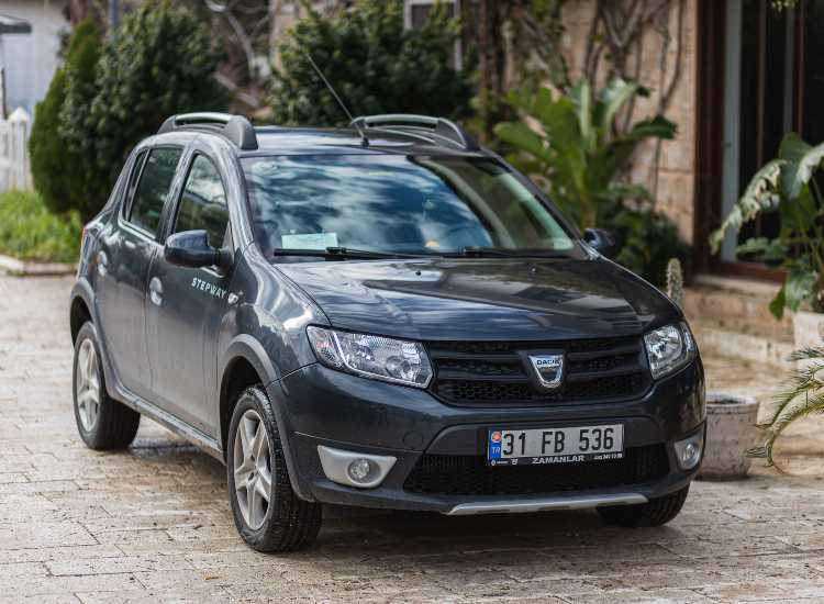 Dacia Sandero, l'auto più venduta di questi mesi - fonte stock.adobe - giornalemotori.it