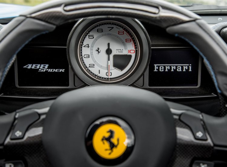 Gli interni di una Ferrari Spider - fonte Ansa Foto - giornalemotori.it