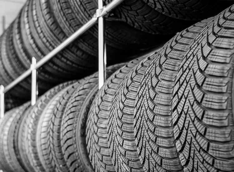 Gomme auto, controlla sempre le dimensioni - fonte depositphotos.com - giornalemotori.it