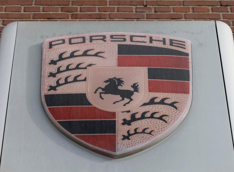 Il cavallo nello stemma della Porsche - fonte Ansa Foto - giornalemotori.it