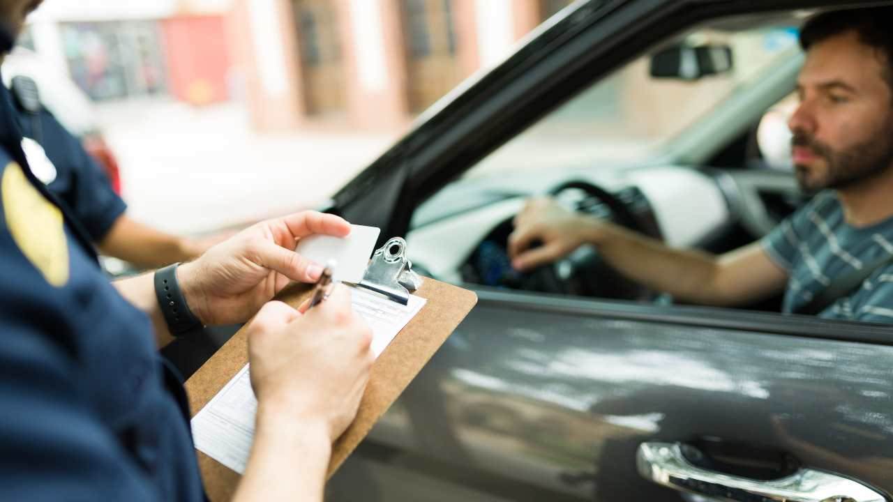 Multe auto, ecco quando scatta la prescrizione - fonte stock.adobe - giornalemotori.it