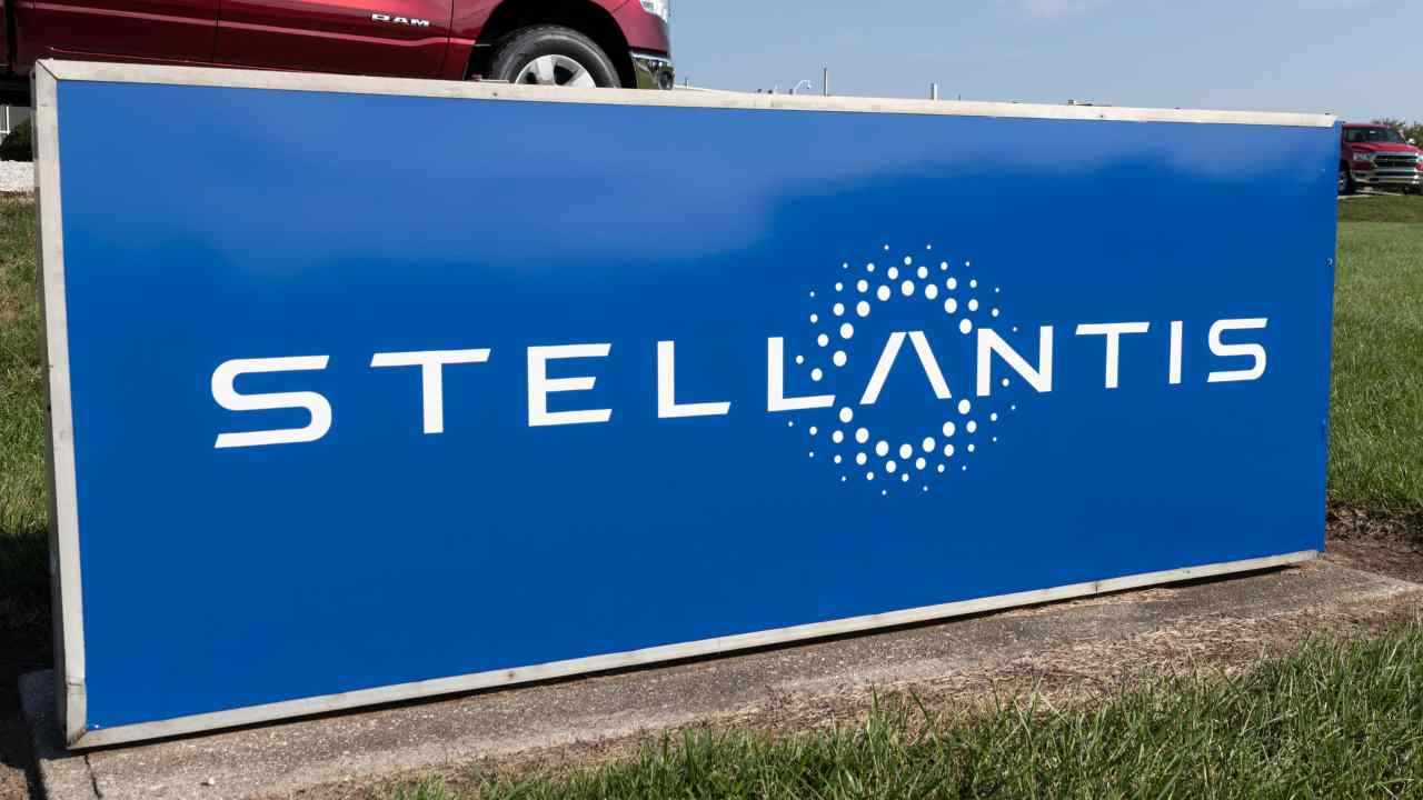 Stellantis, arriva lo storico dietrofont del marchio - fonte depositphotos.com - giornalemotori.it