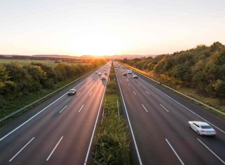 Un tratto dell'autostrada, scegli le partenze intelligenti - fonte Corporate+ - giornalemotori.it