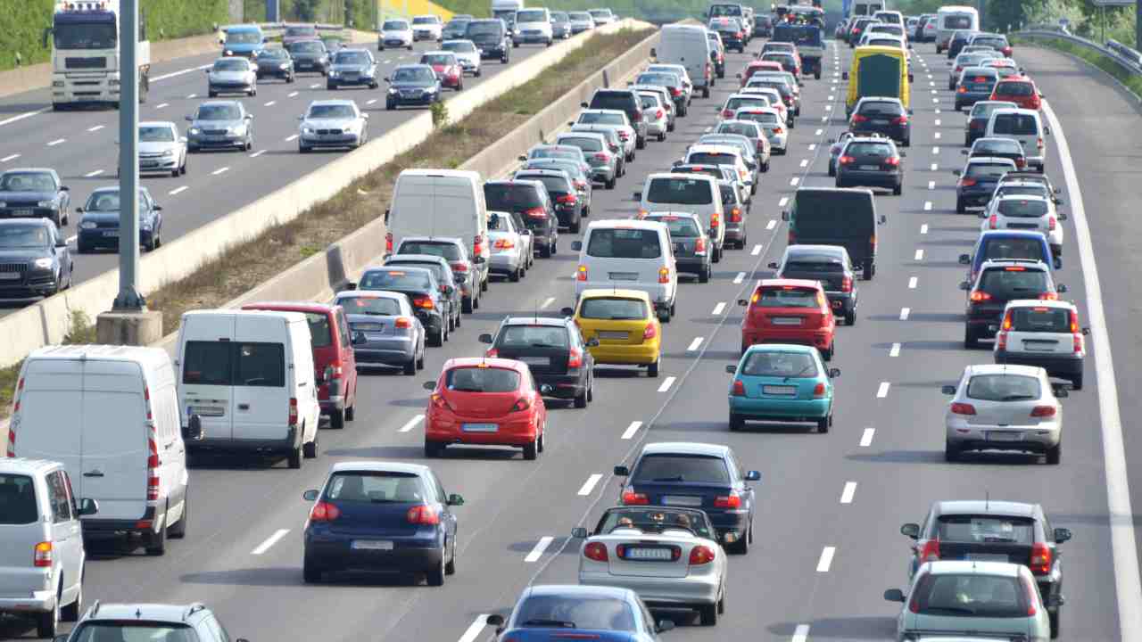 Vacanze, traffico da bollino rosso - fonte depositphotos.com - giornalemotori.it