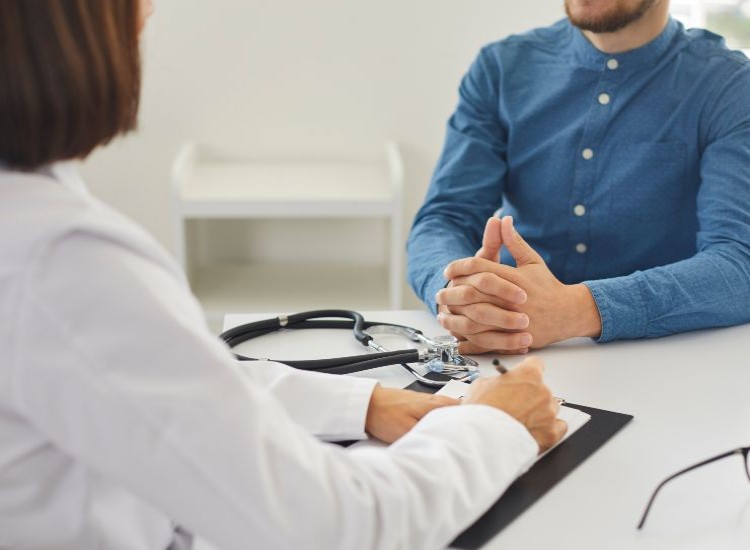 Visita medica per il rinnovo della patente - fonte stock.adobe - giornalemotori.it