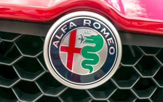 Alfa Romeo, lo stemma - fonte depositphotos.com - giornalemotori.it