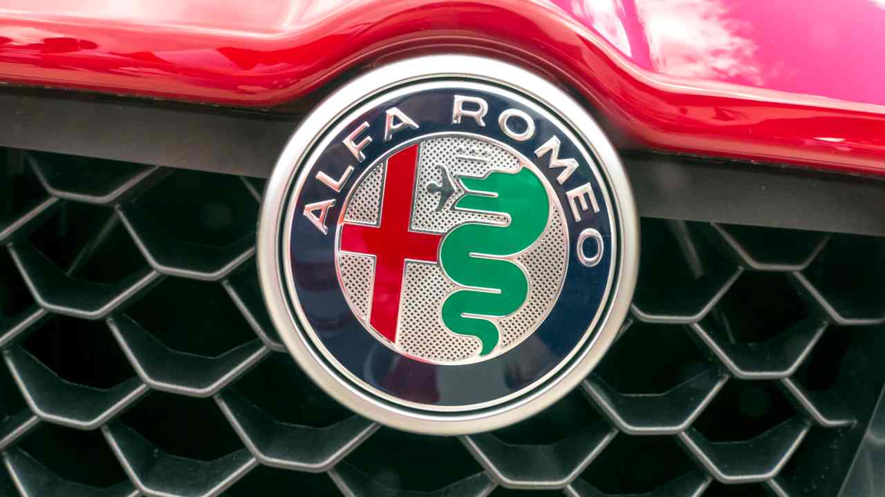 Alfa Romeo, lo stemma - fonte depositphotos.com - giornalemotori.it