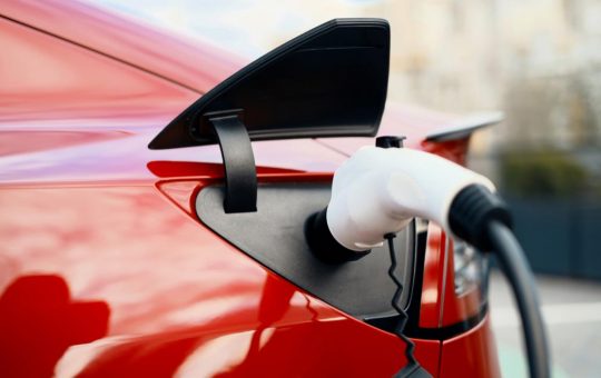 Auto elettriche, la batteria che si carica in 10 minuti - fonte depositphotos.com - giornalemotori.it