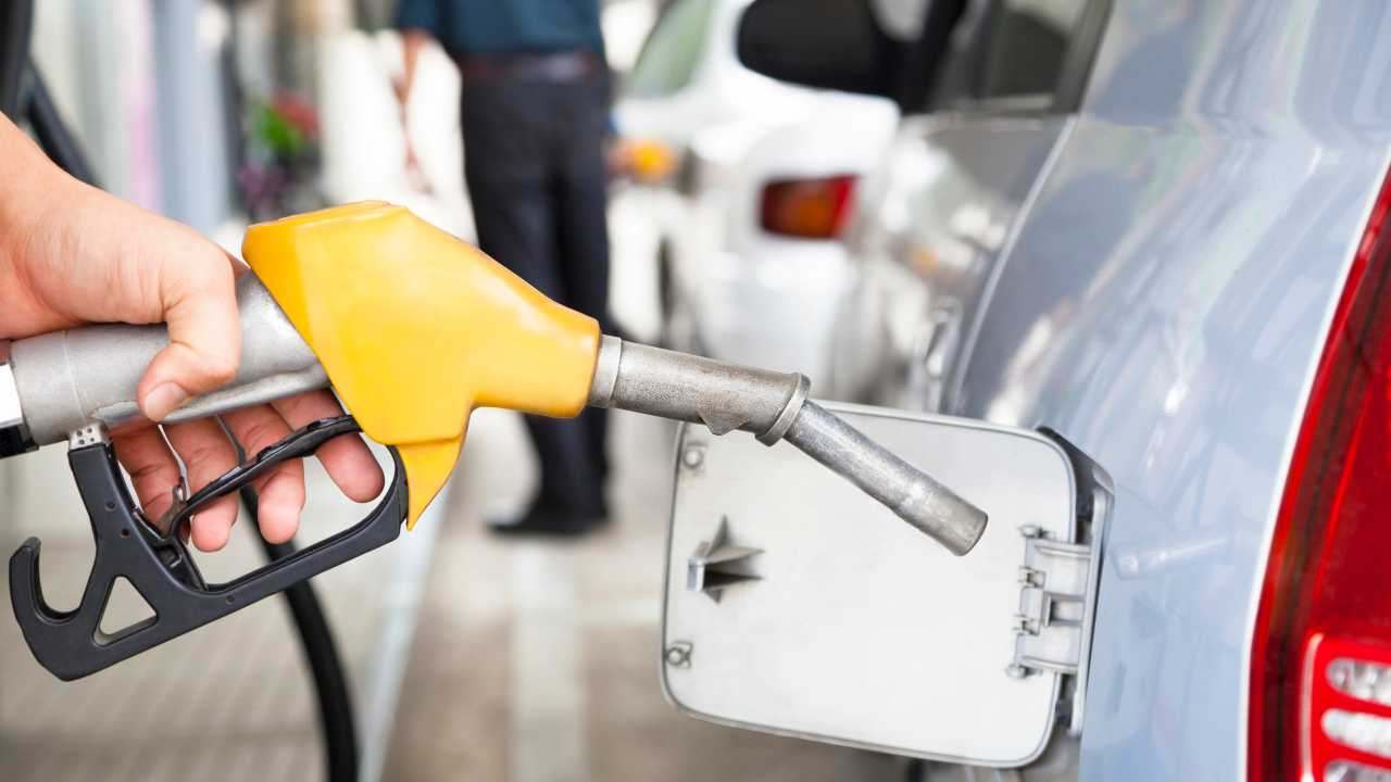 Benzina, il trucco spagnolo per risparmiare - fonte depositphotos.com - giornalemotori.it