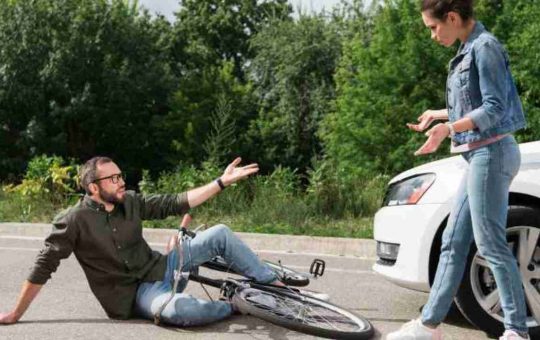 Cadi in bicicletta e ti fanno la multa - fonte depositphotos.com - giornalemotori.it