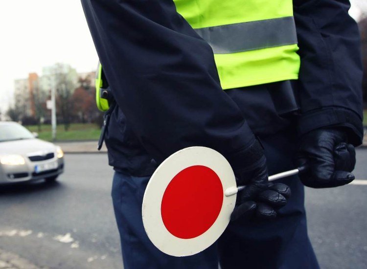 I controlli della polizia locale - fonte stock.adobe - giornalemotori.it