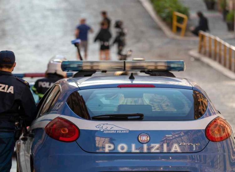 Un'auto della polizia - fonte depositphotos.com - giornalemotori.it