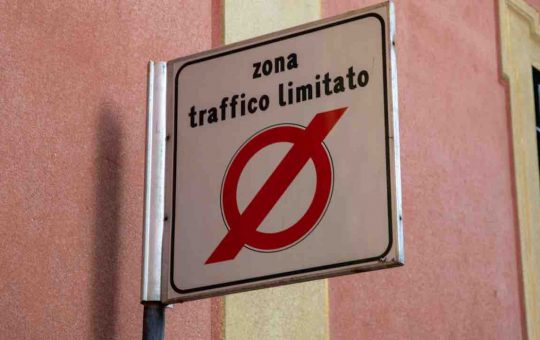 Zona a traffico limitato, addio alle multe - fonte depositphotos.com - giornalemotori.it