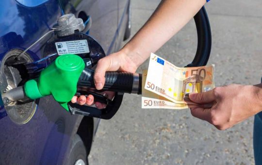 Dove fare benzina in Italia - fonte depositphotos.com - giornalemotori.it