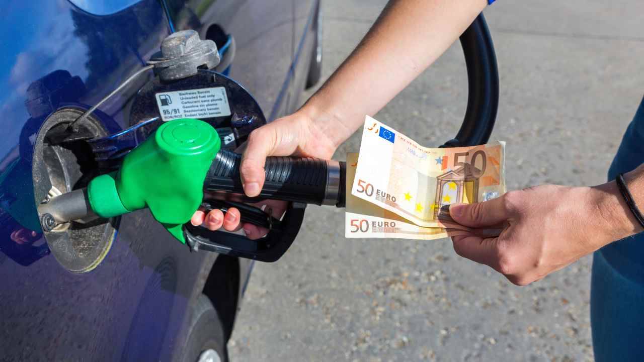 Dove fare benzina in Italia - fonte depositphotos.com - giornalemotori.it