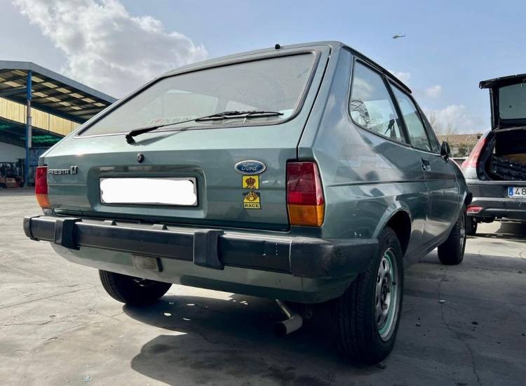 Il retro di una Ford Fiesta Turbo - fonte Instagram - giornalemotori.it