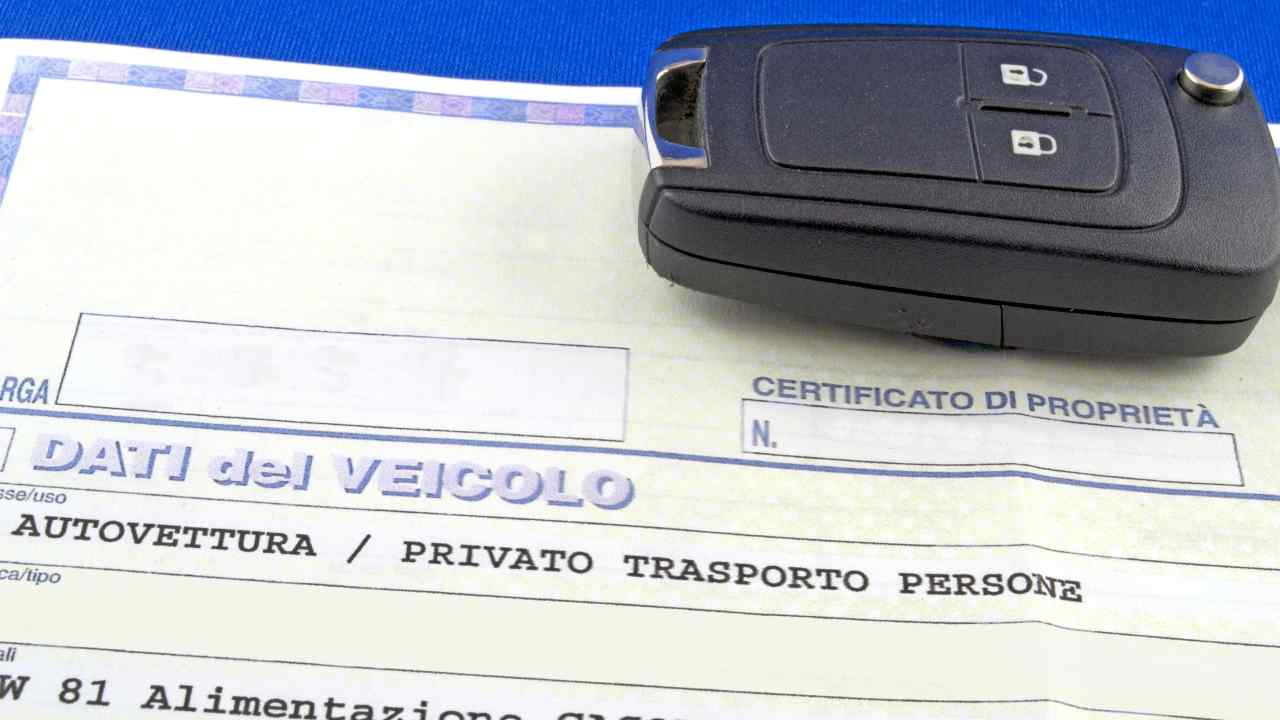 Libretto auto, scatta il nuovo obbligo - fonte stock.adobe - giornalemotori.it