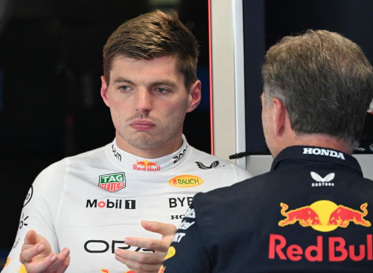 Max Verstappen e il team Red Bull - fonte Ansa Foto - giornalemotori.it