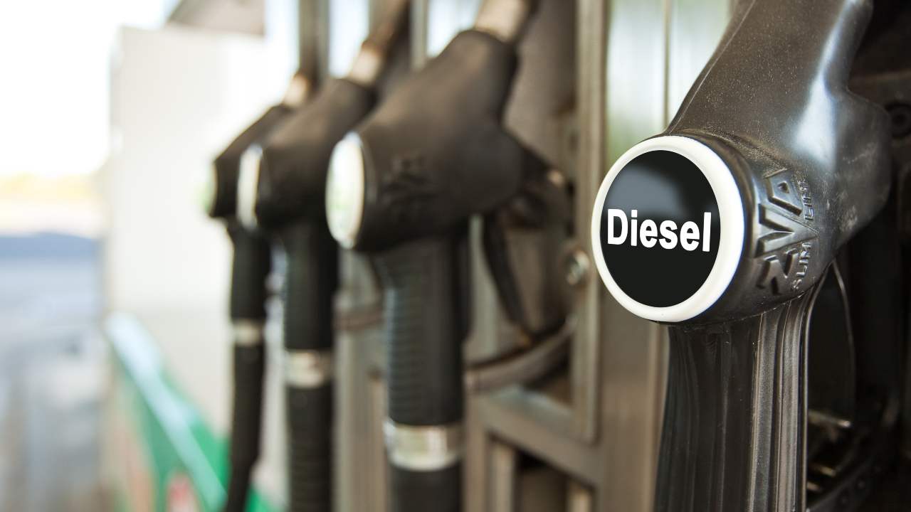 Diesel, arrivano le nuove accise - fonte stock.adobe - giornalemotori.it