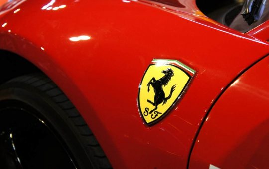 Ferrari, il nuovo motore - fonte stock.adobe - giornalemotori.it